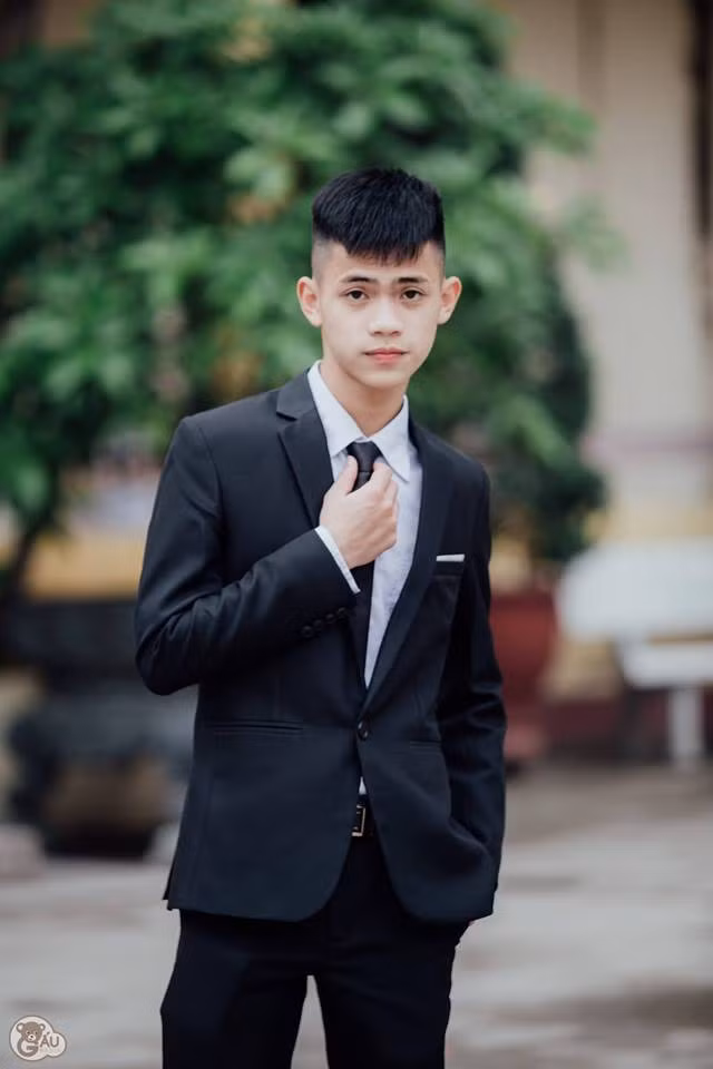 Nhận ra ai đây không? Chính là chàng lớp trưởng thất tình tên Tân nổi tiếng ngày nào. 