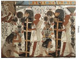 Đặc biệt, sau khi chết, các quan tư tế được chôn cùng ngôi mộ hoàng đế mà họ phục vụ.