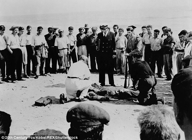 Kế đến, Anh thả thi thể trên xuống vùng biển ngoài khơi Tây Ban Nha trước khi chính quyền London liên hệ với chính quyền Madrid nhờ tìm kiếm và thu hồi giúp thi thể “một quân nhân Anh mang tài liệu quan trọng”.