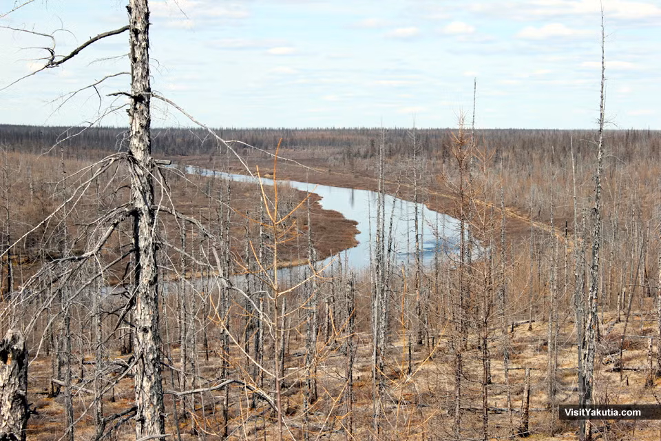 Vì vậy, sau khi chứng kiến hiện tượng kỳ lạ, rùng rợn trên, những người du mục đã rời khỏi “thung lũng chết" để đến vùng đất mới an toàn hơn.