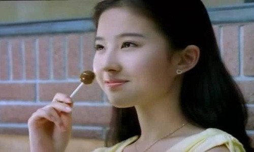 Nếu chỉ xét riêng về nhan sắc, hẳn Lưu Diệc Phi của năm xưa không có đối thủ