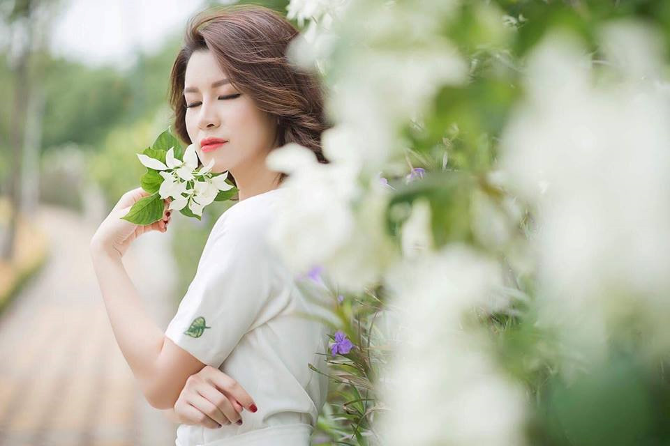 Lưu Huyền Trang: Thời gian gần đây, Lưu Huyền Trang vẫn tích cực diễn xuất. Tuy nhiên, để tiện chăm sóc gia đình và hoàn thành công việc tại Đoàn Kịch nói Công an nhân dân, cô chỉ đảm nhận những dự án ngắn, sitcom chẳng hạn như Sắc màu phái đẹp hay Cư dân thông thái đang phát sóng hàng ngày. Tuy khán giả vẫn thường xuyên được gặp gỡ Huyền Trang nhưng so với thời điểm cô liên tục xuất hiện trong các dự án phim dài tập phát trên sóng truyền hình, tên tuổi nữ diễn viên hiện im ắng, mờ nhạt hơn.