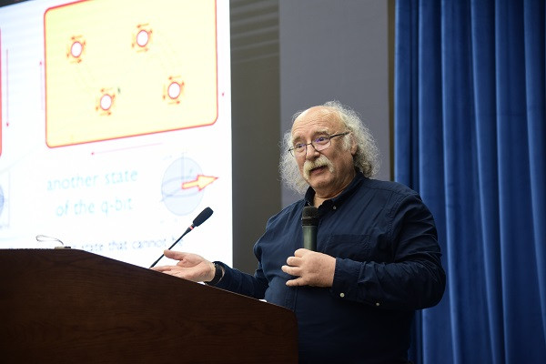 GS Nobel Vat ly Duncan: Nghien cuu cua toi tung bi danh gia la “vo van”-Hinh-2