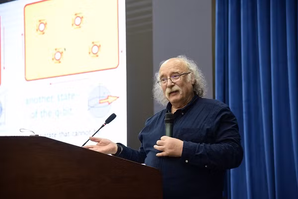 GS Nobel Vat ly Duncan: Nghien cuu cua toi tung bi danh gia la “vo van”-Hinh-2