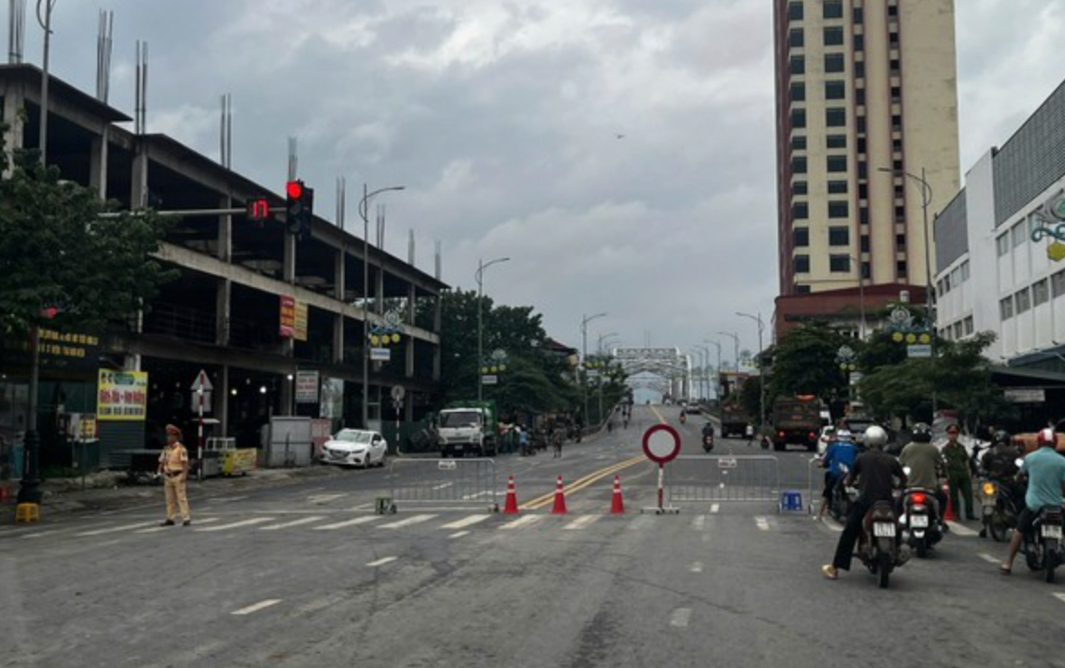 Cầu Bến Tượng.