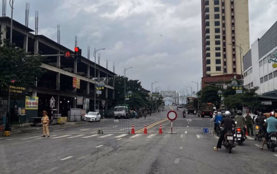 Cầu Bến Tượng.