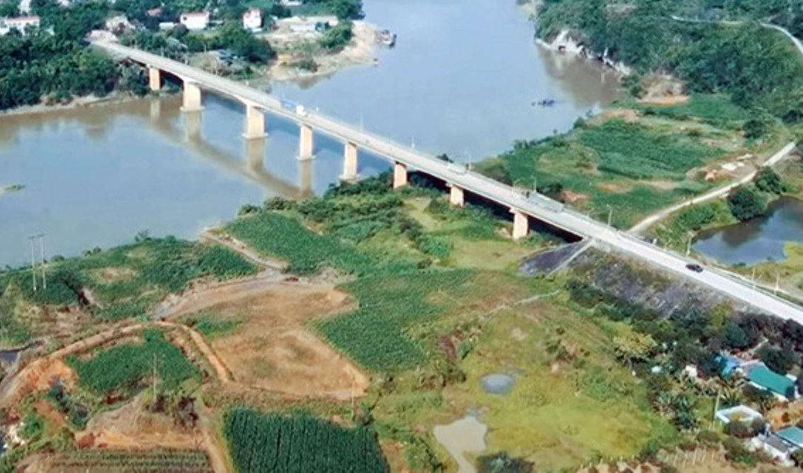 Cầu Bợ, QL.3B, xã Thái Sơn, huyện Hàm Yên.