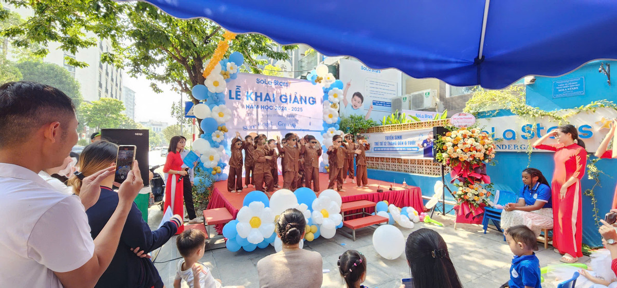 Hoạt động văn nghệ với các tiết mục biểu diễn của các con tại một số trường xung quanh trường Sakura kid cũng diễn ra sôi nổi, hấp dẫn.