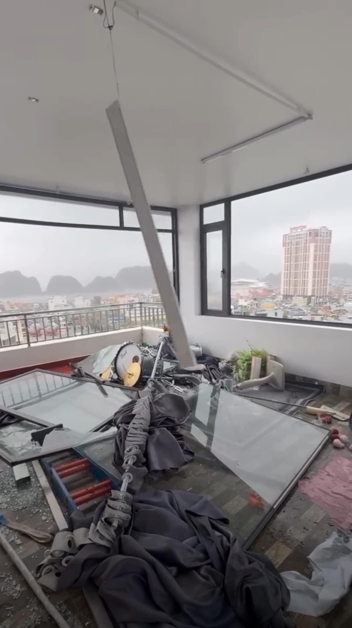 Nhiều công trình cao tầng cũng chịu ảnh hưởng nặng nề.