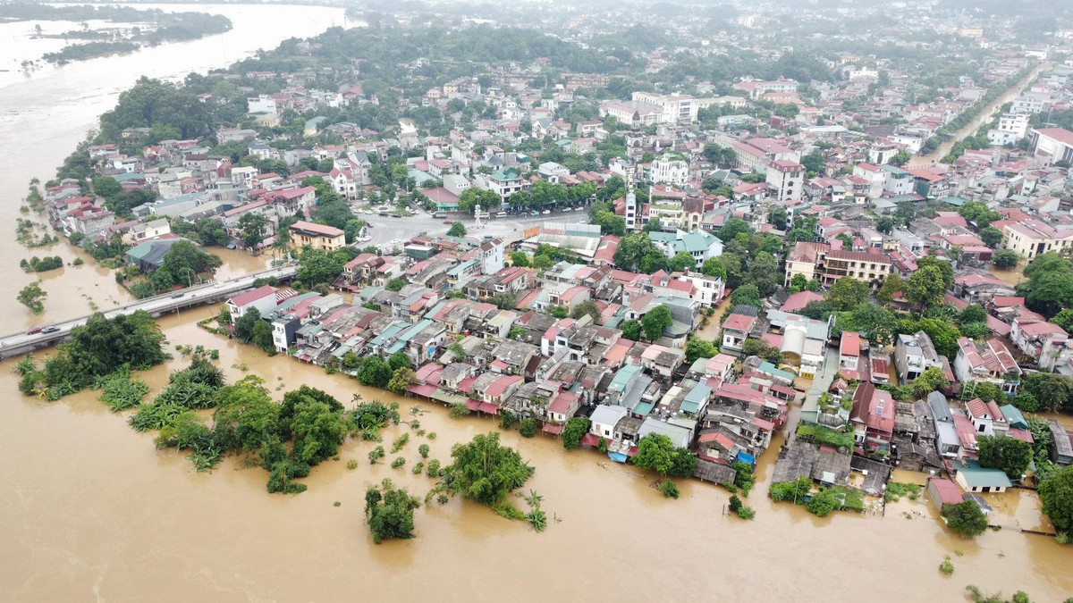 Nước sông Hồng cao nhất 56 năm qua, vượt mốc lũ lịch sử Nuoc song Hong cao nhat 56 nam qua, vuot moc lu lich su
