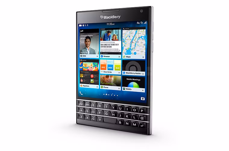  BlackBerry Passport: BlackBerry hé lộ Passport vào đầu năm 2014 nhưng mãi đến tháng 9 năm đó mới ra mắt chính thức. Passport rõ ràng là một sản phẩm hiếm thấy không chỉ so với các smartphone toàn cảm ứng chạm ngày nay, mà cả với các dòng BlackBerry khác.