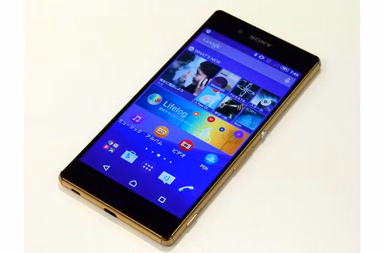 Máy sở hữu màn hình 5,2 inch độ phân giải Full HD.