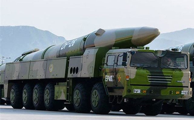 Loại tên lửa đạn đạo thứ hai, tương tự DF-21D, là loại DF-26, bắt đầu được đưa vào biên chế năm 2015, tên lửa đạn đạo chống hạm DF-26 đã đẩy tàu sân bay của Mỹ ra xa bờ biển Trung Quốc đến cự ly 3.500 km. Không chỉ phạm vi tăng cự ly bắn, mà cả khối lượng của đầu đạn đạt tới 1.800 kg.