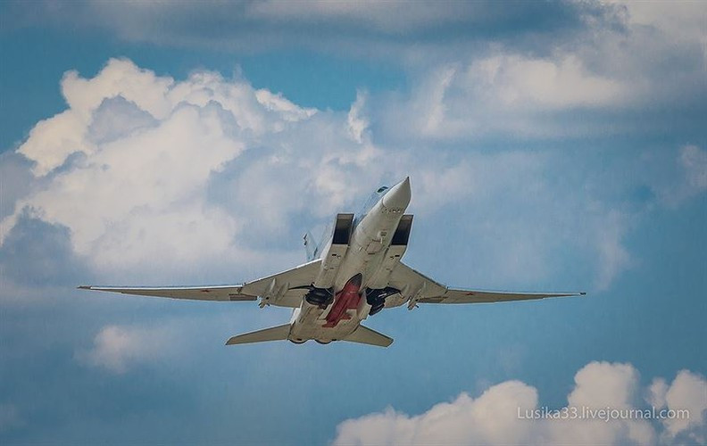 Theo Cục thiết kế Raduga, nơi phát triển Kh-32, mẫu tên lửa hành trình này có thể được phóng lên ở độ cao trên tầng bình lưu (lên tới 40 km), sau đó lao xuống tấn công mục tiêu khi gần kết thúc hành trình bay với gia tốc cực lớn; do vậy Kh-32 cũng xứng đáng được xếp vào diện “sát thủ tàu sân bay” của Nga hiện nay.