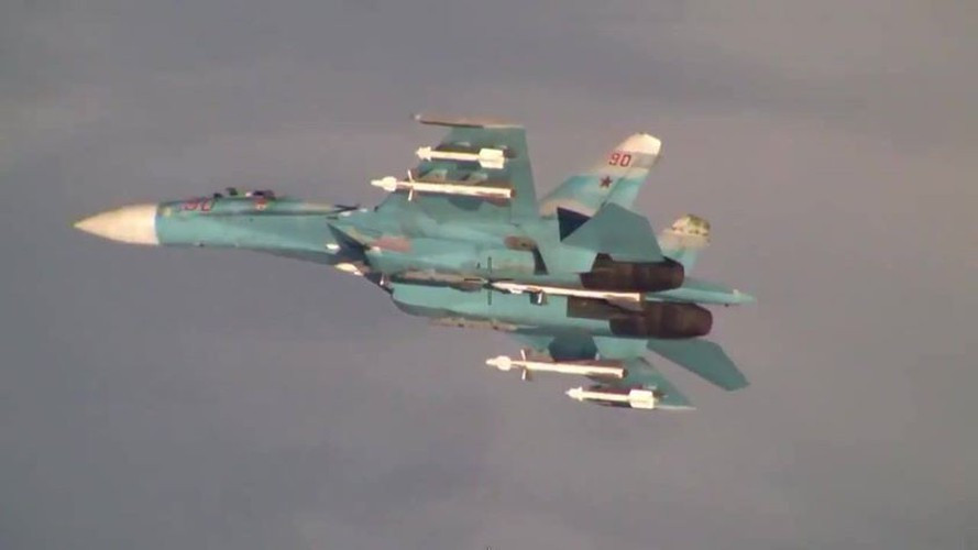 "Trong khi đó, các chuyên gia đang bình luận các giả định khác nhau của nguyên nhân gây ra sự cố, đó là trục trặc kỹ thuật của phương tiện chiến đấu hoặc mất ý thức của phi công điều khiển", báo cáo của Komsomolskaya Pravda.