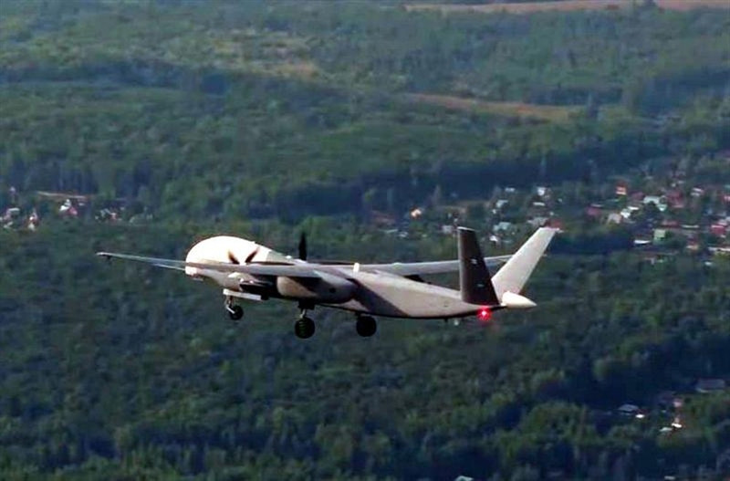 Theo những thông tin được công bố, UCAV Altius có phạm vi hoạt động tới 10.000km. Tầm hoạt động này cho thấy, lực lượng Nga không cần ra khơi vẫn có thể diệt được chiến hạm Mỹ tại vùng biển nước này.