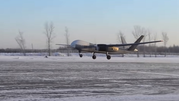 UAV Altius là một thiết kế chung giữa phòng thiết kế Sokol ở Tatarstan và phòng thiết kế Tranzas ở St Petersburg. Được biết, Công ty hàng không Sokol sẽ chịu trách nhiệm việc sản xuất và cung cấp các hệ thống mặt đất cho hệ thống không người lái Altius mới.