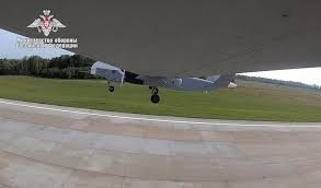 Trong khi đó, Tranzas phụ trách phát triển các hệ thống giám sát và điện tử. Ban đầu, Nga có kế hoạch thử nghiệm Altius cấp nhà máy trong khoảng thời gian từ năm 2014 - 2015. Tuy nhiên, chuyến bay thử nghiệm đã được lùi lại vào đến năm 2018.