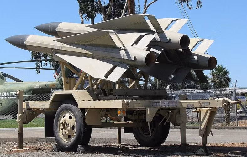 Hệ thống tên lửa phòng không MIM-23 Hawk bắt đầu phục vụ trong quân đội Mỹ từ tháng 8/1960, kể từ đó đến nay vũ khí này đã trải qua nhiều lần cải tiến nhằm đáp ứng yêu cầu của chiến tranh hiện đại.