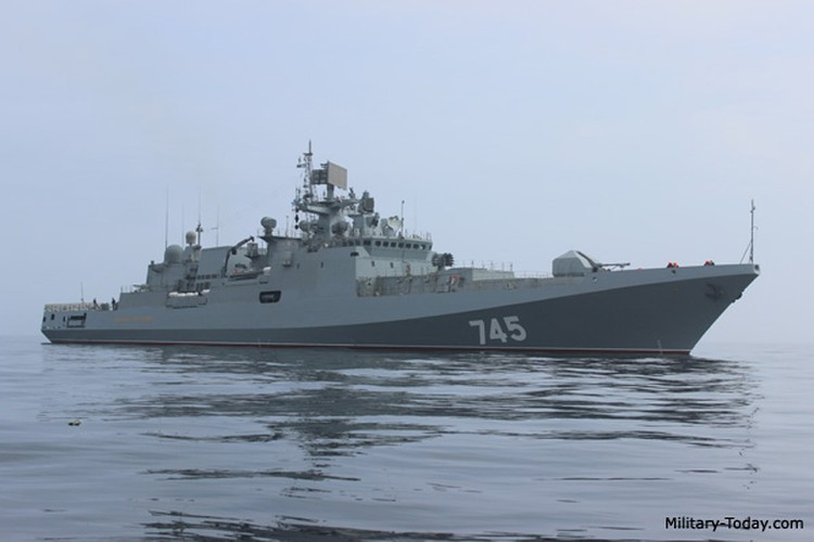 "Ba tàu chiến là một phần trong nhóm thường trực của hải quân Nga ở biển Địa Trung Hải đã đẩy lùi cuộc tấn công của kẻ thù giả định và sử dụng tổ hợp tên lửa Kalibre chống lại nó", dịch vụ báo chí của hạm đội Biển Đen cho biết.