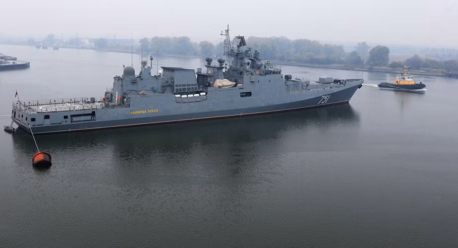 Báo chí Nga cho biết, hải quân Pháp đã bất ngờ điều động tàu sân bay hạt nhân Charles de Gaulle cùng nhóm hộ tống áp sát căn cứ hải quân Tarus của Nga trên đất Syria.