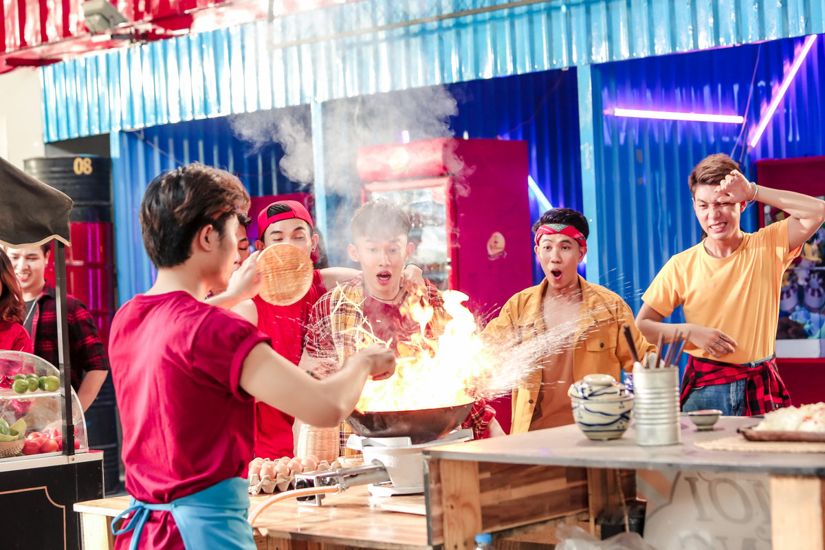 Amee qua nong bong khien Kay Tran lien tuc “tha thinh” trong MV pho hang nong-Hinh-5