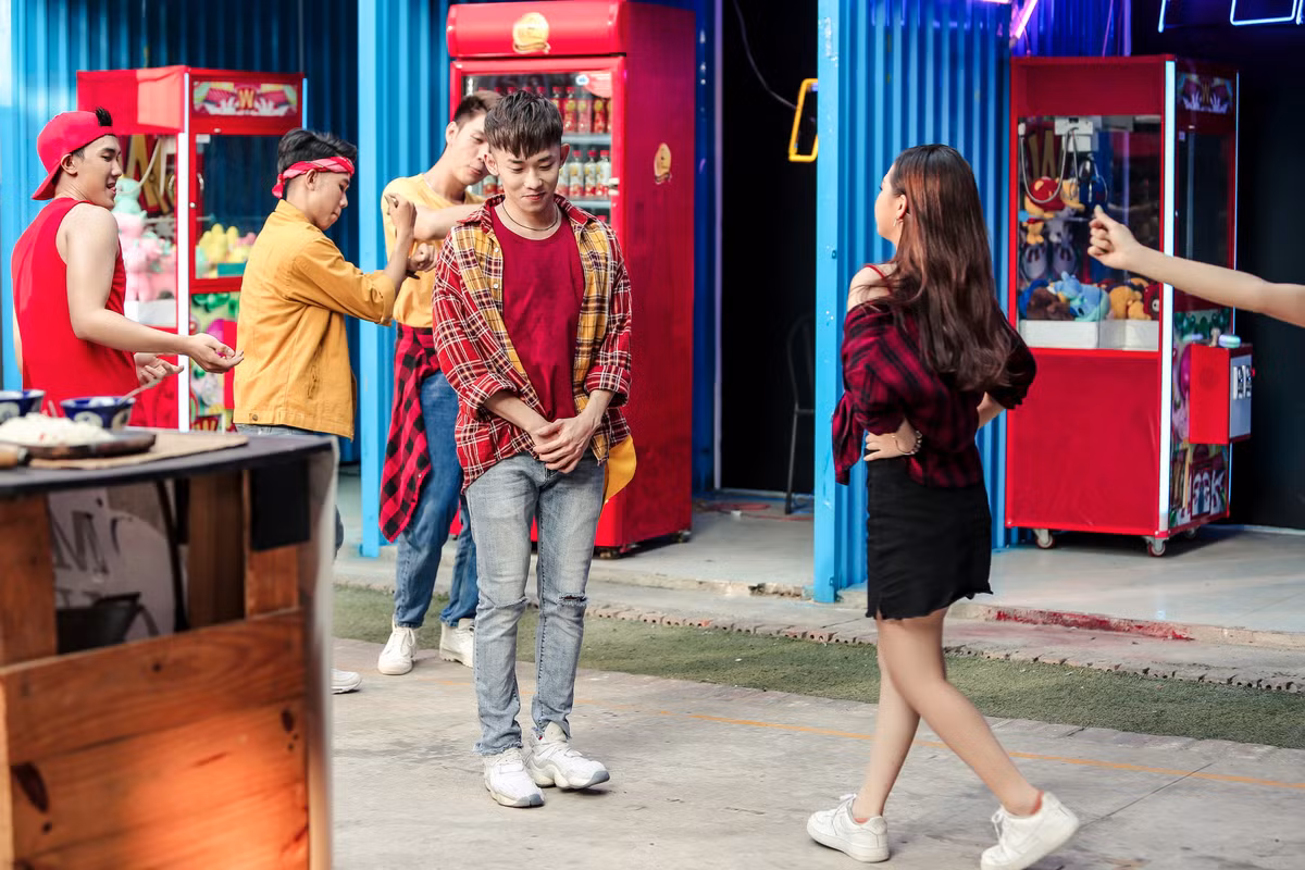 Amee qua nong bong khien Kay Tran lien tuc “tha thinh” trong MV pho hang nong-Hinh-3