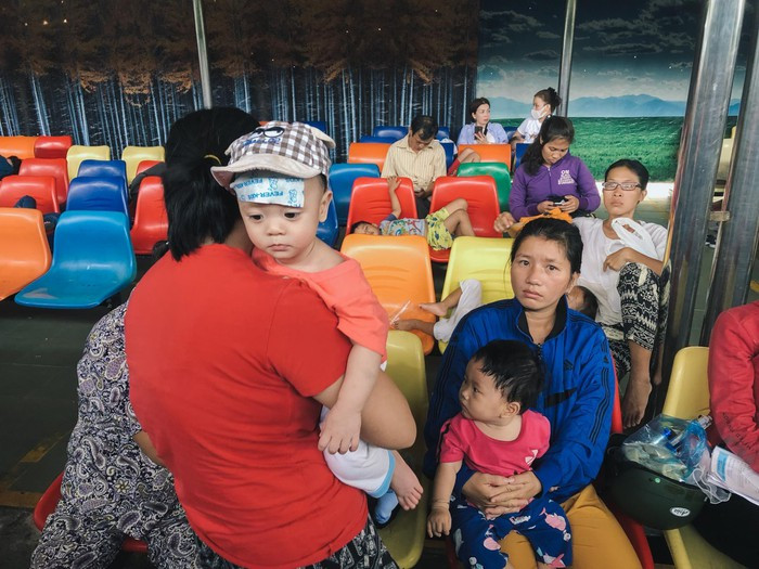 Nắng nóng kéo dài, bệnh viện ở Sài Gòn đông nghịt - Hình 8 Nang nong keo dai, benh vien o Sai Gon dong nghit-Hinh-8