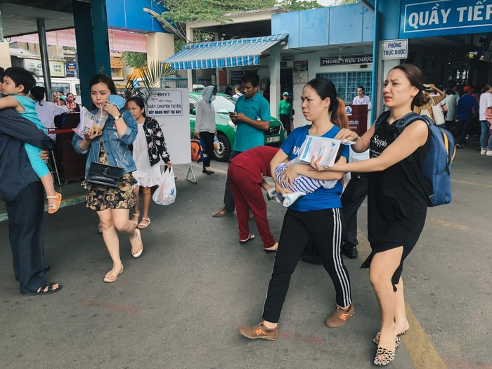 Nắng nóng kéo dài, bệnh viện ở Sài Gòn đông nghịt - Hình 5 Nang nong keo dai, benh vien o Sai Gon dong nghit-Hinh-5
