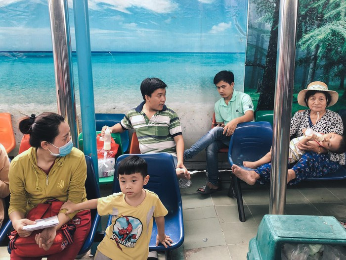 Nắng nóng kéo dài, bệnh viện ở Sài Gòn đông nghịt - Hình 7 Nang nong keo dai, benh vien o Sai Gon dong nghit-Hinh-7