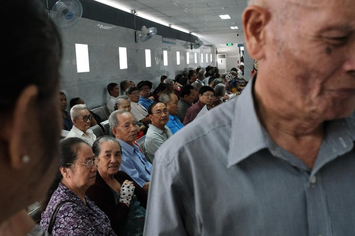 Nắng nóng kéo dài, bệnh viện ở Sài Gòn đông nghịt - Hình 9 Nang nong keo dai, benh vien o Sai Gon dong nghit-Hinh-9