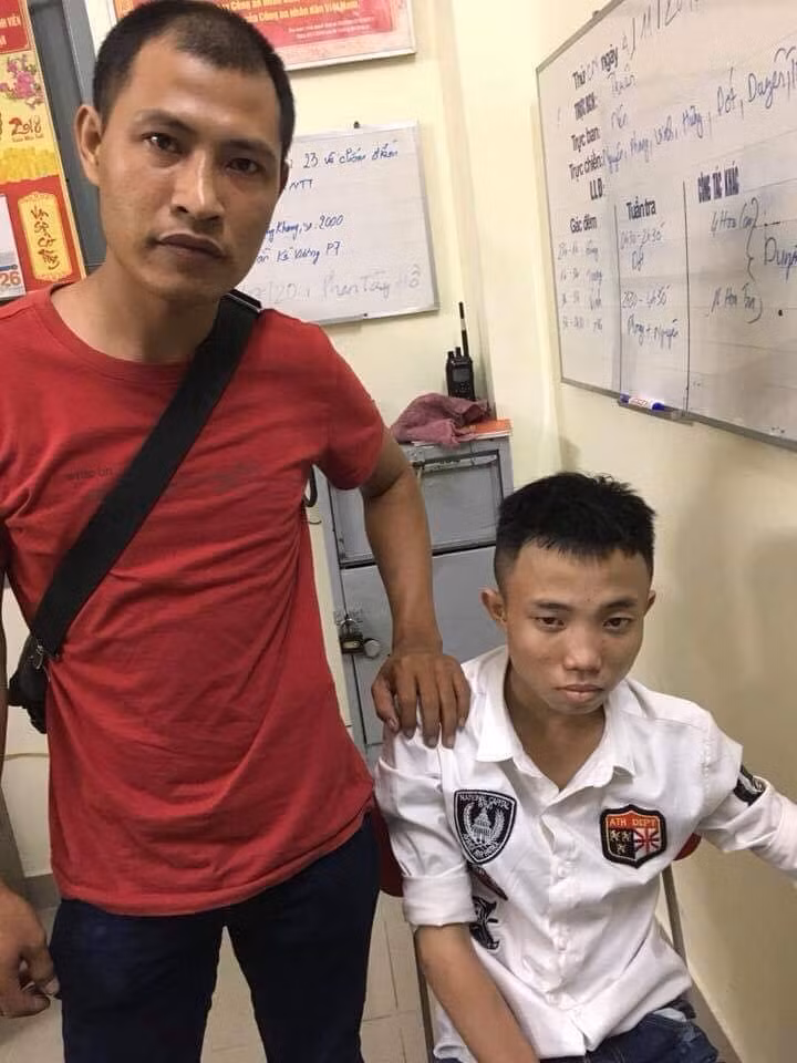 Nguoi Sai Gon “man nhan” xem thanh nien bat gon 2 ke cuop duong