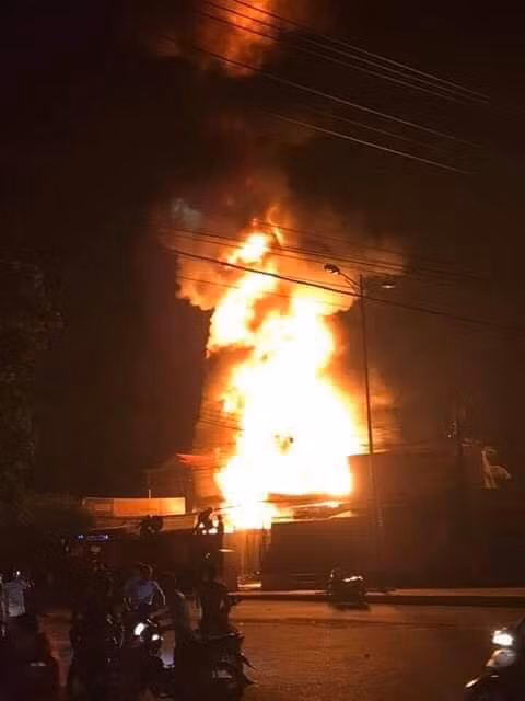 Nha Trang: Bai chua xe bon cho xang dau chay du doi, di tan nguoi dan