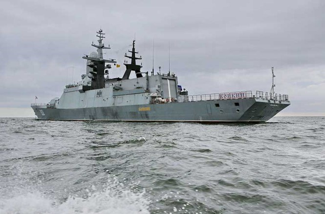 Ảnh: Ngoài ngư lôi, tàu còn có sân đáp và nhà chứa dành cho trực thăng chống ngầm loại Ka-27