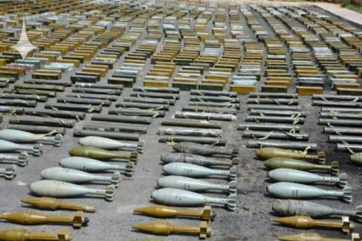 Cơ quan Tình báo Syria đã phát hiện và tịch thu một lô hàng vũ khí lớn. Lô hàng đang trên đường chuyển đến khu vực phiến quân tại Idlib. Chúng bao gồm hàng tá tên lửa chống tăng M72 LAW gốc Mỹ, hàng chục quả đạn và đạn RPG, tên lửa chống tăng Konkurs do Liên Xô chế tạo và một lượng lớn đạn dược cho súng máy cỡ nòng 12,7, 14,5 và súng máy 23mm.