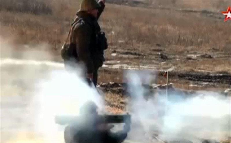 Ngoài ra, tại những nơi xảy ra cuộc chiến với IS, người ta còn tìm thấy ống phóng của Shmel đã được sử dụng, Popular Mechanics khẳng định. Theo những thông tin được công khai, hiện nay súng nhiệt áp trong quân đội Nga có 3 mẫu đạn khác nhau đạn gây cháy (RPO-Z), nhiệt áp (RPO-A) hay tạo khói (RPO-D). Và loại đạn vừa được SAA thu giữa thuộc loại RPO-A.