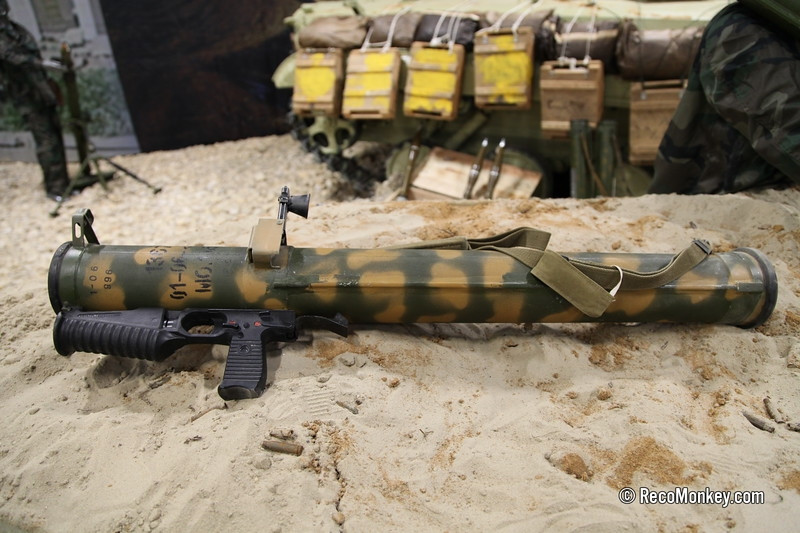 Trước khi Shmel cùng lô vũ khí này bị phát hiện, trang Popular Mechanics của Mỹ cho biết lực lượng vũ trang Nga cũng chỉ mới thử dùng loại vũ khí này trên chiến trường Syria trong một số chiến dịch đặc biệt. Trong giai đoạn đầu của cuộc chiến tấn công nhóm khủng bố IS, người ta đã nhìn thấy binh sĩ Nga và Syria sử dụng vũ khí nhiệt áp này.