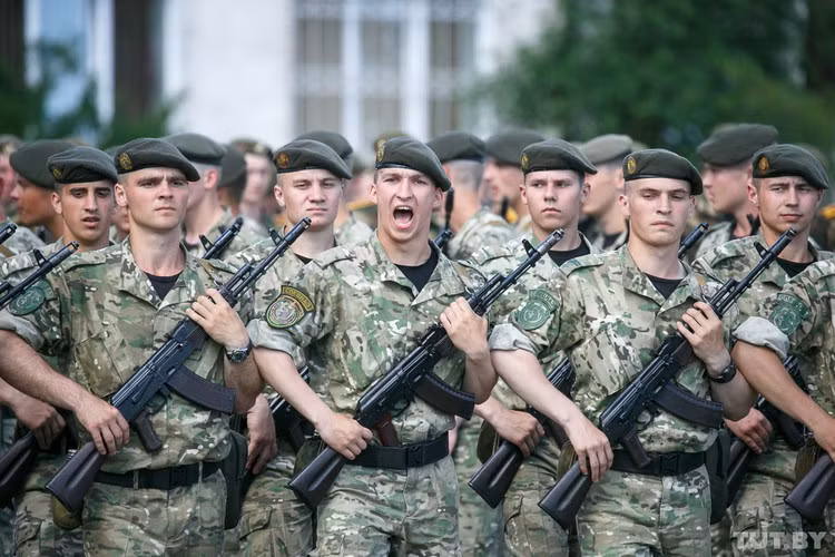 Cuộc gặp của ông với người đồng cấp Belarus Viktor Khrenin gần như không có gì khác với cuộc trò chuyện diễn ra trước đó giữa Tổng tham mưu trưởng quân đội Nga và Belarus, nhằm thiết lập hợp tác quân sự chặt chẽ hơn.