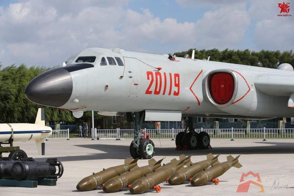 Ngoài những sự vượt trội về động cơ và tính năng tàng hình, điểm nổi bật nhất của máy bay ném bom chiến lược H-6K là khả năng tích hợp rất nhiều loại vũ khí.