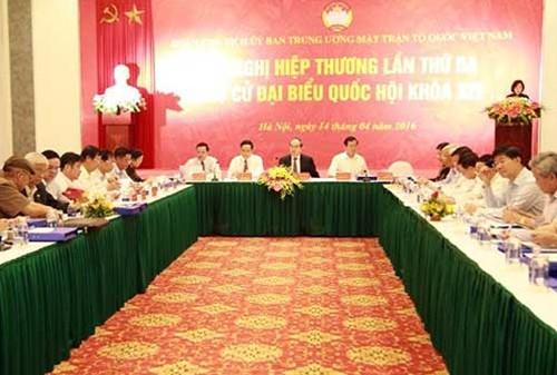 4. Chốt danh sách 197 ứng viên đại biểu Quốc hội khóa XIV ở Trung ương Sáng 14/4, Ban thường trực Ủy ban Trung ương Mặt trận Tổ quốc Việt Nam đã thông qua danh sách 197 ứng cử viên đại biểu Quốc hội thuộc các cơ quan Trung ương. Chiếm nhiều nhất là khối Quốc hội với 113 ứng cử viên, kế đó là khối Mặt trận Tổ quốc và đoàn thể 31, khối Chính phủ 17, khối Quân đội 15.