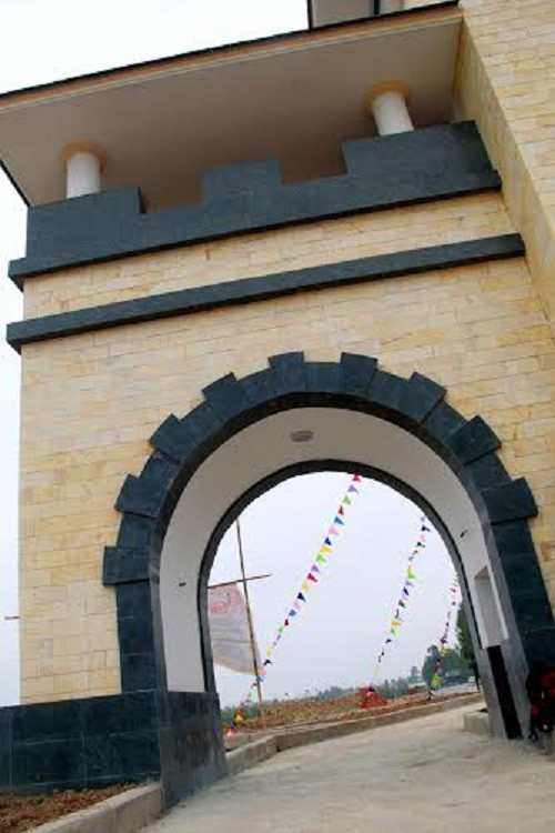 Can canh cong lang hon 3 ty dong do so o Nghe An-Hinh-4