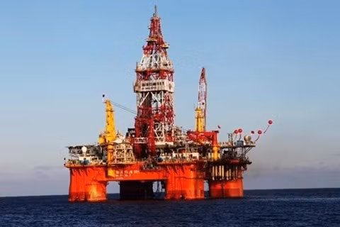 6. Việt Nam trao công hàm phản đối và yêu cầu TQ rút ngay giàn khoan Hải Dương 981 Ngày 7/4, Người Phát ngôn Bộ Ngoại giao Lê Hải Bình nêu rõ: Việt Nam kiên quyết phản đối và yêu cầu Trung Quốc hủy bỏ kế hoạch khoan giếng và rút ngay giàn khoan Hải Dương 981 ra khỏi khu vực ngoài cửa Vịnh Bắc Bộ mà Việt Nam và Trung Quốc đang tiến hành đàm phán phân định, không có thêm các hành động đơn phương làm phức tạp thêm tình hình và có những đóng góp thiết thực cho hòa bình, ổn định ở Biển Đông. Trước đó, chiều ngày 5/4, đại diện Bộ Ngoại giao Việt Nam đã gặp đại diện Đại sứ quán Trung Quốc tại Hà Nội để trao công hàm phản đối.