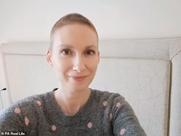 Tưởng ho bình thường, hóa ra bị bệnh ung thư máu nguy hiểm Tuong ho binh thuong, hoa ra bi benh ung thu mau nguy hiem