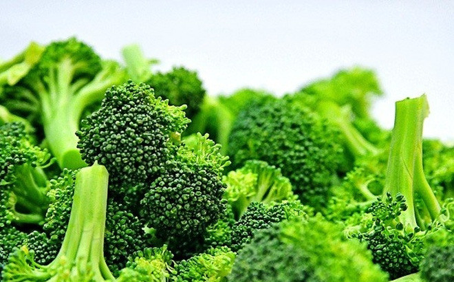 Súp lơ xanh Súp lơ xanh là nguồn bổ sung chất xơ, vitamin C, calci, kali và các dưỡng chất thực vật. Chúng giúp đốt cháy calo và thúc đẩy chuyển hóa.