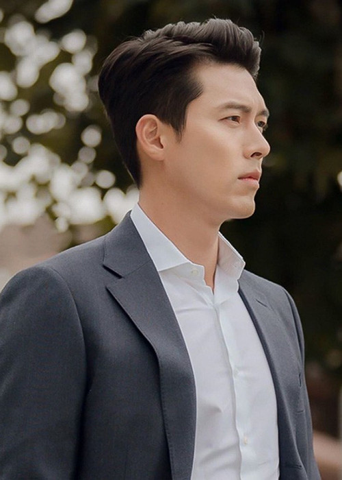 Hyun Bin được hàng triệu các cô gái yêu mến và nhiều bóng hồng trong showbiz Hàn Quốc vây quanh.