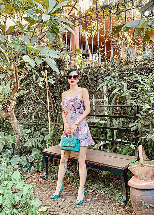 Bước sang tuổi 35, bạn gái của Huỳnh Anh vẫn trẻ trung, gợi cảm.