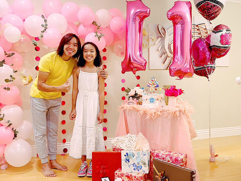 Ông xã Việt Hương chia sẻ về việc nuôi dạy con trên Người lao động: "Đối với con gái, tôi vừa là bố, vừa phải làm mẹ, có lúc là thầy giáo nhưng rồi cũng phải là bạn. Tôi làm được tất cả".