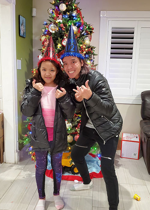 Có ông xã chăm sóc con gái cẩn thận, Việt Hương càng yên tâm hoạt động nghệ thuật.