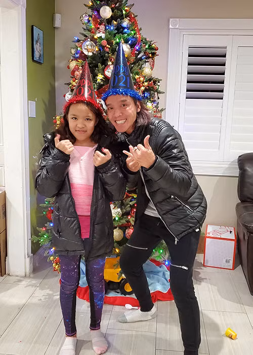 Có ông xã chăm sóc con gái cẩn thận, Việt Hương càng yên tâm hoạt động nghệ thuật.