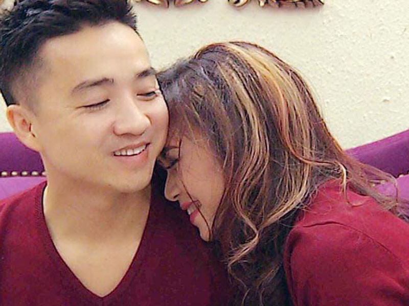 Lần cuối cùng nữ diễn viên chia sẻ về người chồng thứ 4 trên trang cá nhân là vào cuối tháng 10/2020. Khi đó, cô viết: "Tình yêu đích thực là một đóa hoa tuyệt vời, nhưng phải có lòng can đảm thì mới có thể đưa ta tới vực thẳm để hái đóa hoa ấy! Cảm ơn người chồng yêu - người đàn ông duy nhất đã cho tôi lòng can đảm ấy".